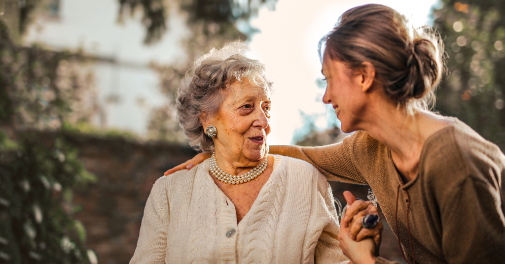 adult daughter talking with elderly parent about memory concerns at home – Heartfelt Senior Solutions blog