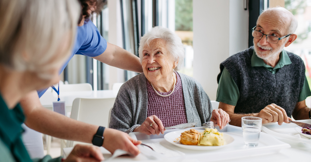 residents enjoying a meal when evaluating senior living community fit